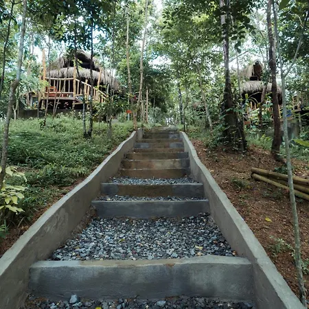 Inigtan Lio Bamboo Cottages-2